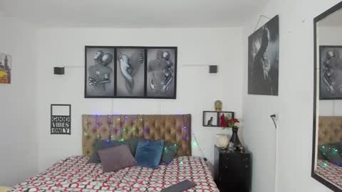 bastian_jones1 online show from December 3, 7:01 pm