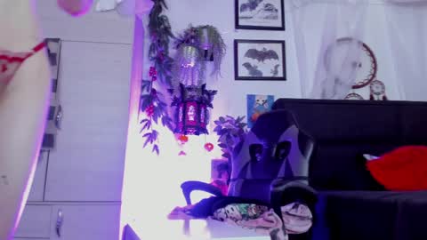 Snapshot of bathory_vamps chatting on March 28, 9:47 pm online show from March 28, 9:47 pm