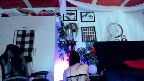 Snapshot of bathory_vamps chatting on April 10, 7:51 pm online show from April 10, 7:51 pm