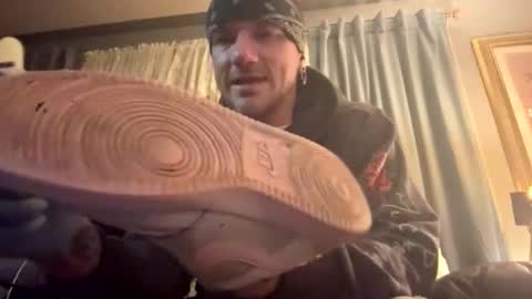 Snapshot of battlewolfxx chatting on March 21, 8:08 am battlewolfxx online show from March 21, 8:08 am