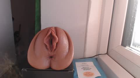 Snapshot of bbc_sim chatting on February 14, 10:23 am Big Simz online show from February 14, 10:23 am