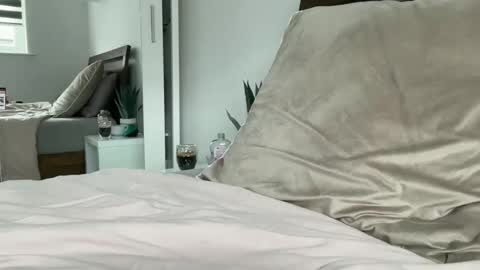 Snapshot of bbclondon9 chatting on October 17, 10:07 am bbclondon9 online show from October 17, 10:07 am