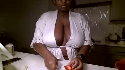 bbgirlcocoa online show from May 16, 6:07 pm