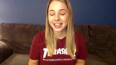 Snapshot of bbgirlnextdoor chatting on November 17, 7:19 pm bbgirlnextdoor online show from November 17, 7:19 pm