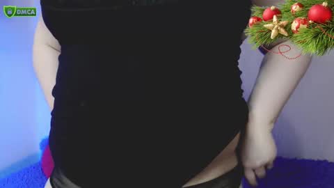 Molly online show from December 16, 9:09 pm