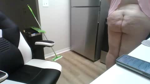 Snapshot of bbwliger95 chatting on March 9, 9:03 pm BBWLiger95 online show from March 9, 9:03 pm