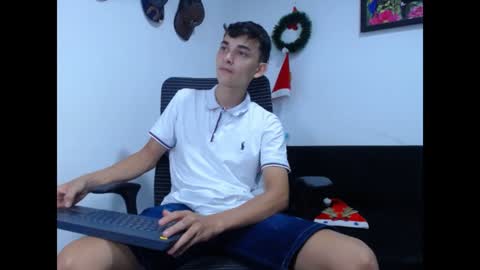 Snapshot of bby_liamm chatting on January 1, 1:37 am bby liamm online show from January 1, 1:37 am