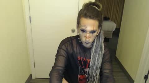 Kittie online show from December 17, 12:12 am
