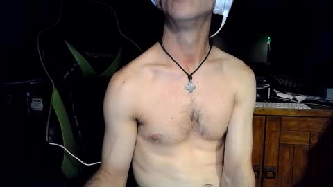 bchillin28 online show from November 25, 8:14 am