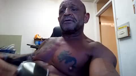 Snapshot of be427035 chatting on August 1, 7:24 pm be427035 online show from August 1, 7:24 pm