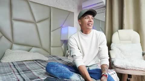 Snapshot of be_curiouss_ chatting on January 6, 11:47 am Helena Evan online show from January 6, 11:47 am