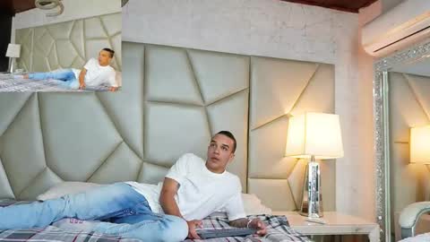 Snapshot of be_curiouss_ chatting on January 8, 12:07 pm Helena Evan online show from January 8, 12:07 pm