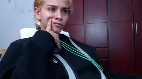 Sara  Juan online show from July 18, 3:00 am