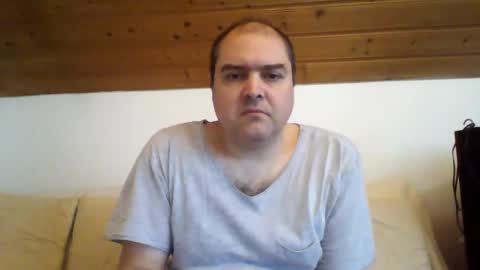 Snapshot of bear037 chatting on January 19, 9:44 am bear037 online show from January 19, 9:44 am