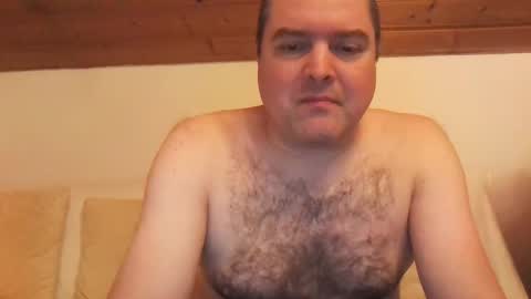 Snapshot of bear037 chatting on December 20, 3:57 am bear037 online show from December 20, 3:57 am