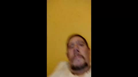 Snapshot of bear424194 chatting on April 1, 10:07 pm bear424194 online show from April 1, 10:07 pm