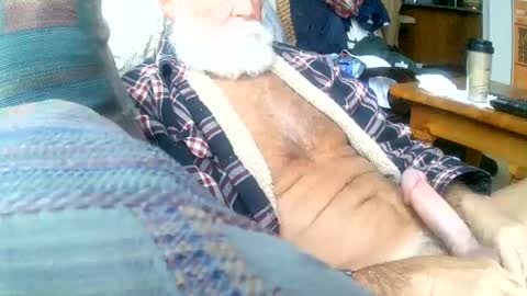 Snapshot of beardbushy chatting on February 3, 4:31 pm beardbushy online show from February 3, 4:31 pm