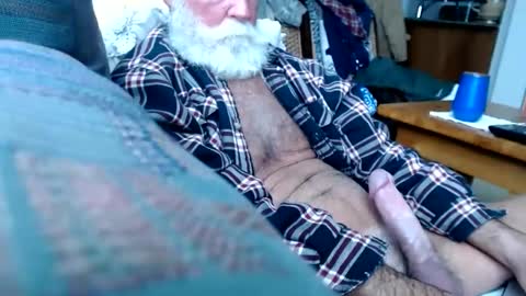 Snapshot of beardbushy chatting on February 16, 6:54 pm beardbushy online show from February 16, 6:54 pm
