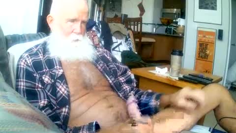 Snapshot of beardbushy chatting on June 15, 2:19 pm beardbushy online show from June 15, 2:19 pm