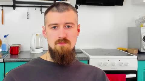 Snapshot of bearded_legend chatting on February 15, 9:19 am Zeus online show from February 15, 9:19 am