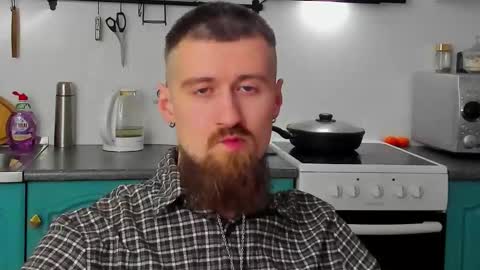 Snapshot of bearded_legend chatting on February 25, 12:26 pm Zeus online show from February 25, 12:26 pm