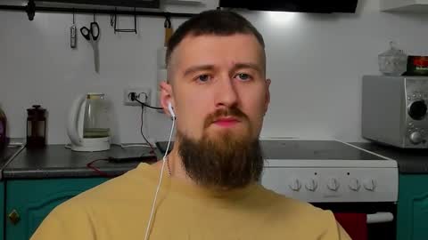 Snapshot of bearded_legend chatting on February 26, 11:37 pm Zeus online show from February 26, 11:37 pm