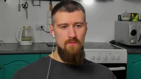 Snapshot of bearded_legend chatting on March 2, 11:00 pm Zeus online show from March 2, 11:00 pm