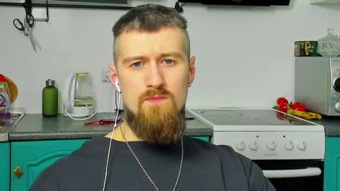 Snapshot of bearded_legend chatting on March 17, 10:24 pm Zeus online show from March 17, 10:24 pm