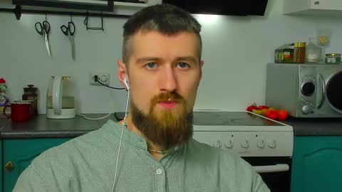 Snapshot of bearded_legend chatting on March 22, 9:07 pm Zeus online show from March 22, 9:07 pm