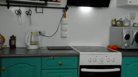 Snapshot of bearded_legend chatting on March 24, 12:48 am Zeus online show from March 24, 12:48 am