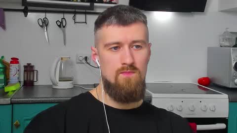 Snapshot of bearded_legend chatting on March 26, 11:21 pm Zeus online show from March 26, 11:21 pm