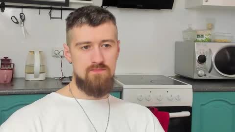 Snapshot of bearded_legend chatting on March 31, 4:35 am Zeus online show from March 31, 4:35 am