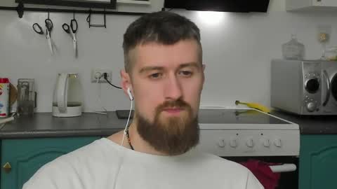 Snapshot of bearded_legend chatting on March 31, 8:20 pm Zeus online show from March 31, 8:20 pm