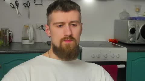 Snapshot of bearded_legend chatting on April 1, 4:37 pm Zeus online show from April 1, 4:37 pm