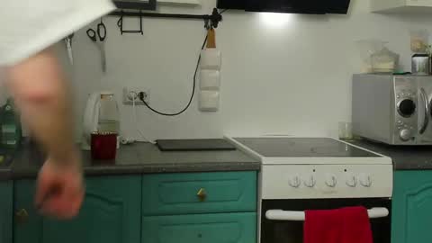 Snapshot of bearded_legend chatting on April 5, 8:50 pm Zeus online show from April 5, 8:50 pm