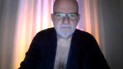 Snapshot of beardman916444 chatting on December 25, 6:41 am Beardman online show from December 25, 6:41 am