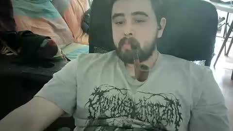 Snapshot of beartsmkr chatting on October 19, 10:05 am beartsmkr online show from October 19, 10:05 am