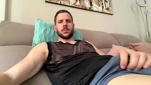 Snapshot of beastcumcam chatting on April 7, 9:21 am beastcumcam online show from April 7, 9:21 am