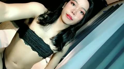 Snapshot of beatrice_luna chatting on March 23, 4:33 pm beatrice_luna online show from March 23, 4:33 pm