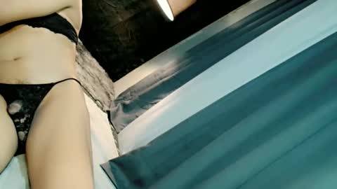 Snapshot of beatrice_luna chatting on March 24, 7:08 pm beatrice_luna online show from March 24, 7:08 pm