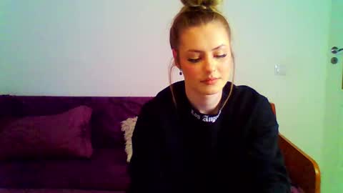 Snapshot of beatrice_princess18 chatting on February 17, 9:52 pm beatrice princess online show from February 17, 9:52 pm