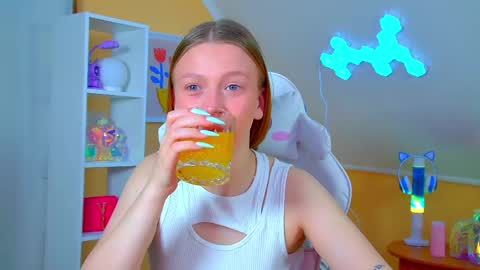 Beatrice online show from May 19, 6:36 pm