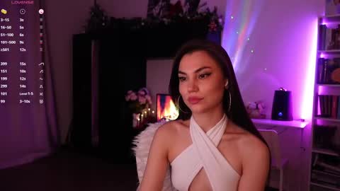 Snapshot of beatricefawne chatting on February 14, 8:37 pm Bzzz Bea online show from February 14, 8:37 pm