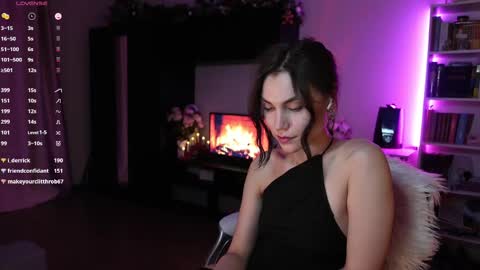 Snapshot of beatricefawne chatting on February 23, 2:29 am Bzzz Bea online show from February 23, 2:29 am