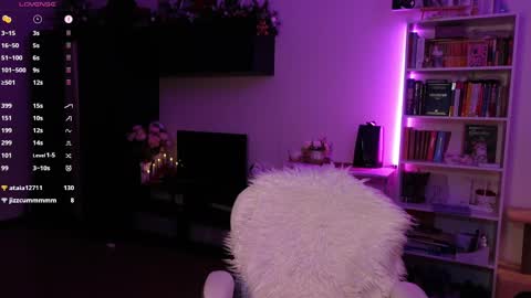 Snapshot of beatricefawne chatting on March 1, 2:04 am Bzzz Bea online show from March 1, 2:04 am