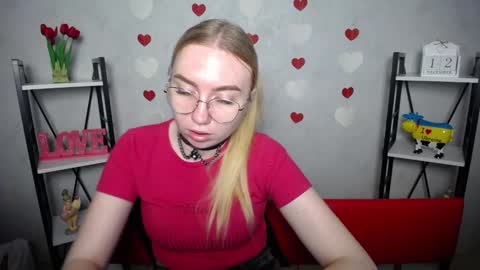 BeatriceFlyy online show from December 12, 9:30 am
