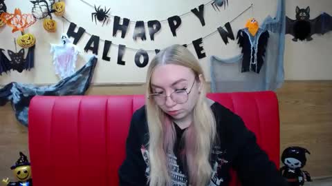 BeatriceFlyy online show from October 28, 1:25 pm