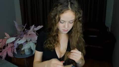 Snapshot of beatricewild chatting on November 6, 11:11 am BeatriceWild online show from November 6, 11:11 am