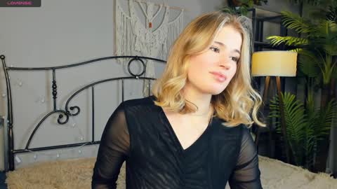 Snapshot of beatrix_rina chatting on December 25, 5:16 am Sonya online show from December 25, 5:16 am