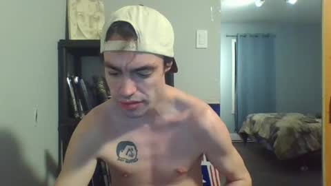 Snapshot of beaulieu2027 chatting on February 4, 1:00 am beaulieu2027 online show from February 4, 1:00 am